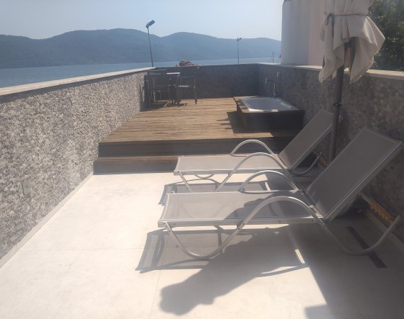 Deluxe-2 Oda (Terası Jakuzili)